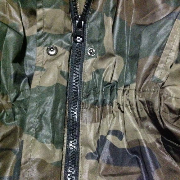 🍃NWOT ladies CAMO light weight jacket - Picture 2 of 4